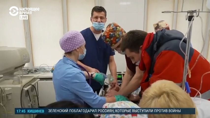 Video: Tohle ukažte to Putinovi, pláče lékař v Mariupolu